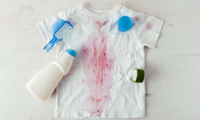 Does food coloring stain clothes