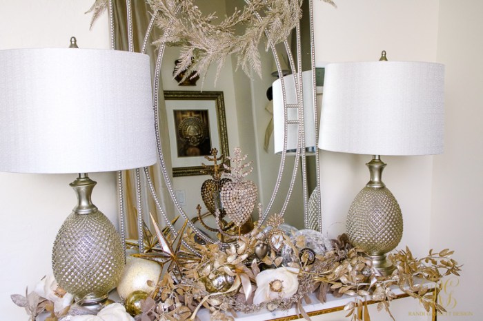 Entryway table christmas decor