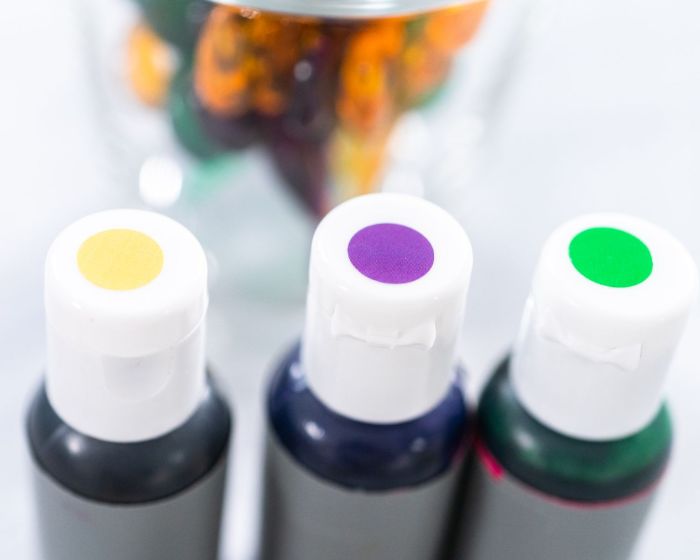 Is gel food coloring oil based